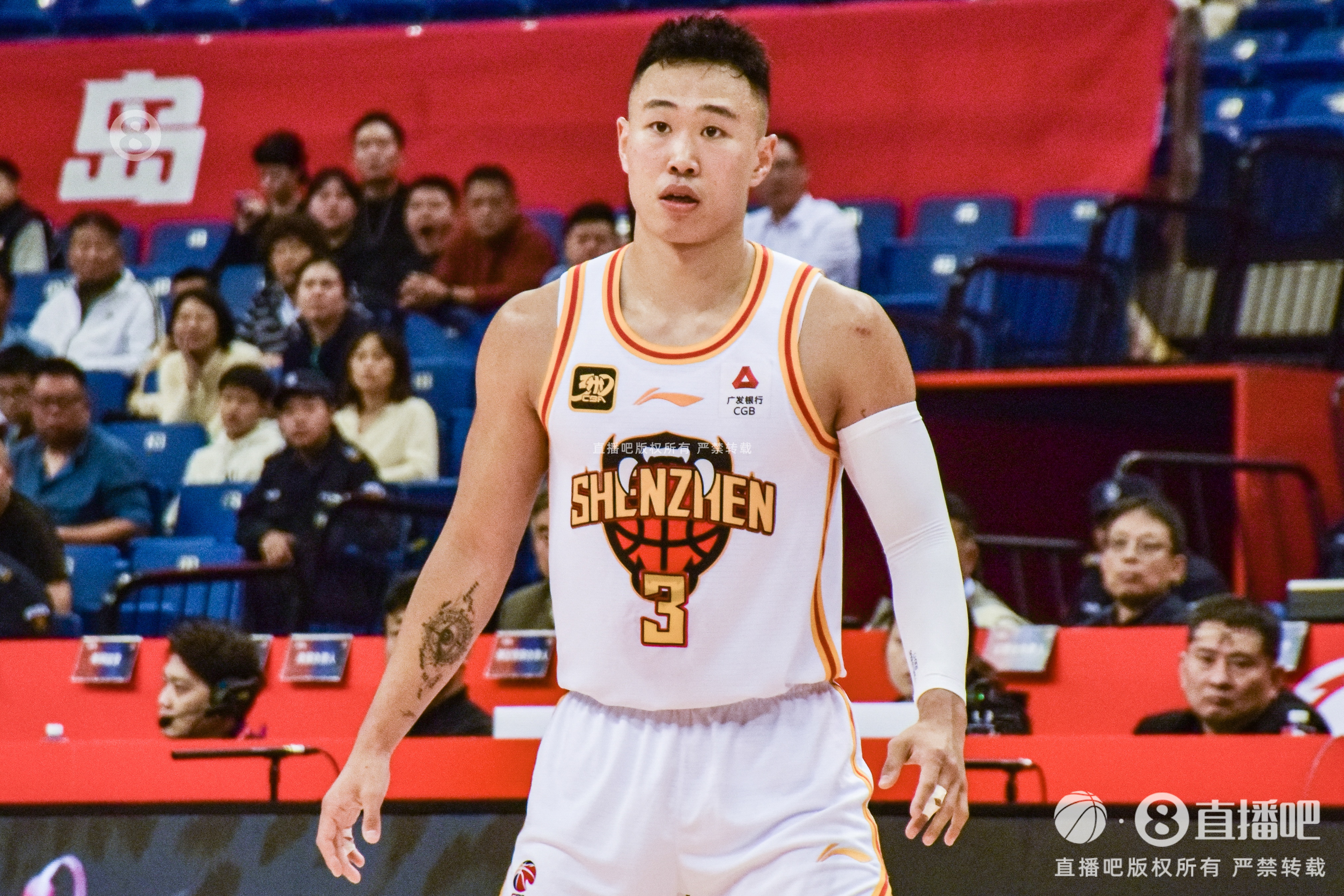 开云体育app-双枪！贺希宁半场13中6砍14分 史密斯半场9中5砍18分&amp;第二节15分